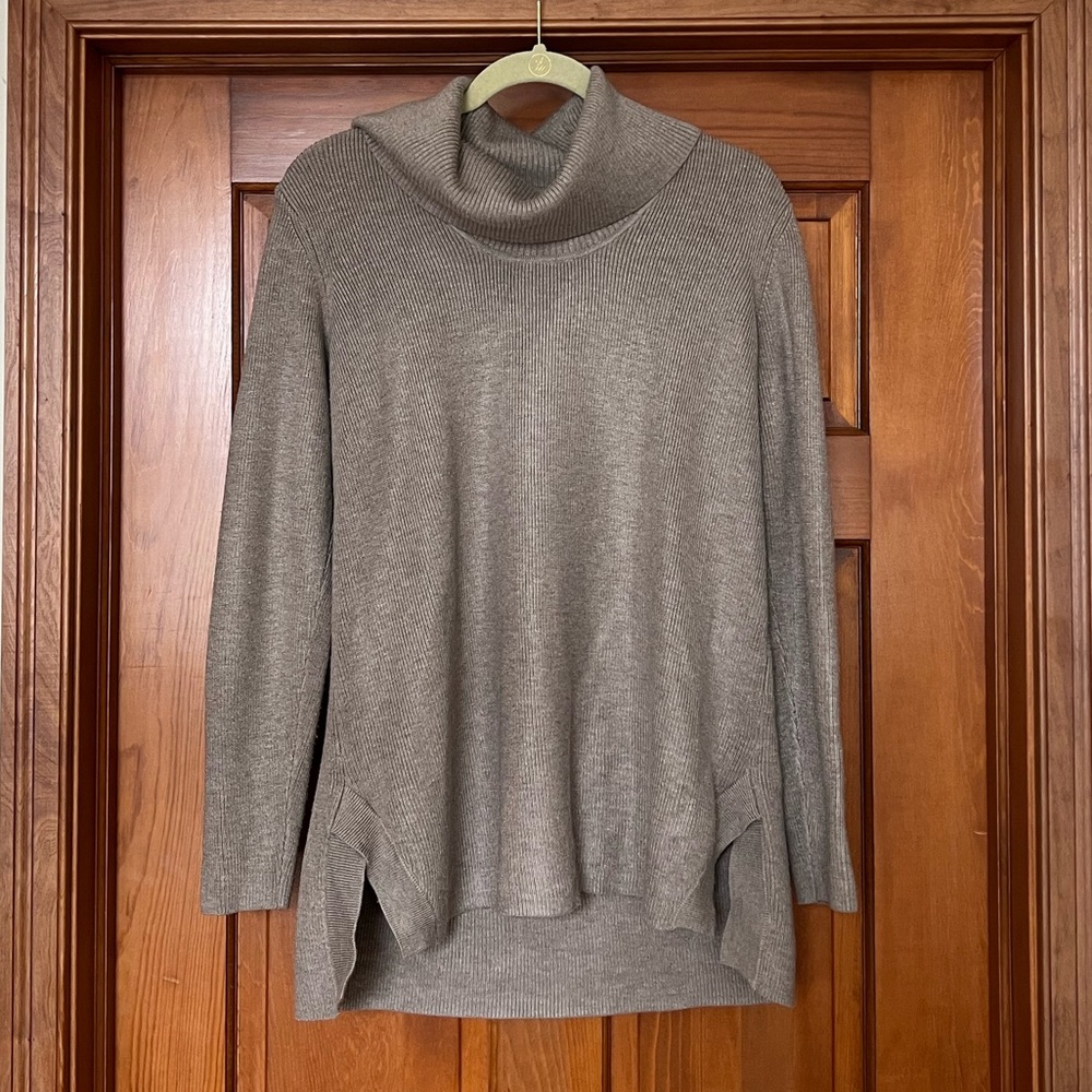 CALVIN KLEIN Turtle Neck in Taupe Size Medium